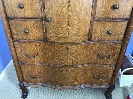 Antique tiger oak furniture i have always loved furniture pieces made from quartersawn oak. Antique Tiger Oak Highboy Dresser Chest Of Drawers With Serpentine Front And Claw Feet With Swivel Mirror