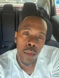 Handsome black gentlemen with a gorilla pole here. Can i get suck like a  Crab leg. Cash in hand. (East Tennessee)