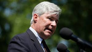 Whitehouse says family won't resign from beach club