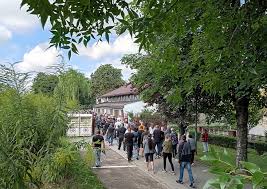 W ostatnią drogę odprowadzą ją rodzice, siostra oraz narzeczony z. Jvre Y37b 3zm