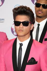 Black And Pink Suit Combination My Date Thinks My Suit Combination Is Too Plain For A Wedding I Disagree Thoughts R Malefashionadvice Bruno Mars Bruno Singer
