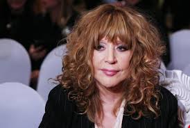 О смерти примадонны российской эстрады аллы пугачевы, написал в своем twitter некий пользователь роман, который оставил такие строки: Ne Mozhet Sama Podnyatsya V Zamke 71 Letnej Pugachevoj Ustanovili Lift