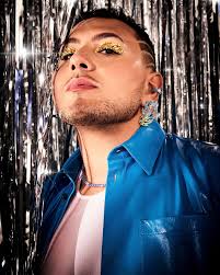 I'm really here for the bedazzled jeans “DIY” look 🔥 #Fashion #DIY