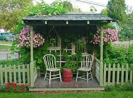 Love This Little Garden Hideaway In 2020 Garden Structures Backyard Cottage Garden