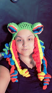 A little gift for my brother. He gave me some yarn asking if I would make  him a hat. Well, it was enough to make more😁