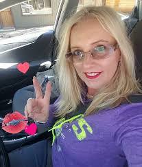 Shannon Shea's Instagram, Twitter & Facebook