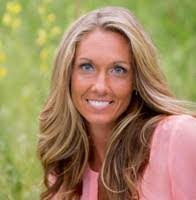 Sara Regan's Instagram, Twitter & Facebook