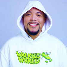 After releasing Voodoo, D'Angelo's stage presence shifted from sitting at  the keyboard to “funkin' it up