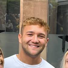 Today marks my last day with easyJet, and I'm so grateful to have worked  alongside such an incredible group of people who I'm lucky to call friends. 