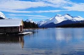 Its ten provinces and three territories extend from the atlantic to the pacific and northward into the arctic ocean. Winter In Kanada Albertas Schnee Landschaften Rund Um Edmonton Und Jasper