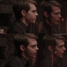 Pin By Jessica Canales On Peter Pan Ahhhhhh Robbie Kay Peter Pan Robbie Kay Peter Pan
