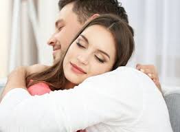 انواع حالت های بغل کردن همسر ایستاده و خوابیده حیاط خلوت