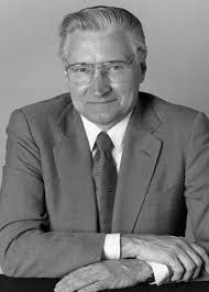 Robert Gell's Instagram, Twitter & Facebook