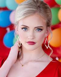 Candice Herring's Instagram, Twitter & Facebook