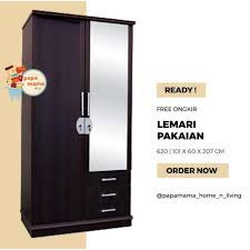 Lemari pakaian memiliki peran penting untuk menyimpan pakaian agar terhindar dari debu dan bisa tertata rapi dalam satu tempat. Lemari Pakaian 2 Pintu Murah Lemari Pakaian Kayu Jumbo Lemari Pakaian 2 Pintu Kaca Medan Lpp 620 Terbaru Agustus 2021 Harga Murah Kualitas Terjamin Blibli
