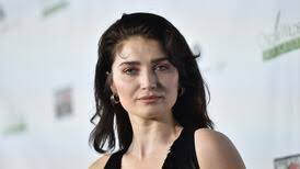 News of the World: Tom Hanks is good. But he's not the best actor in this  Netflix western