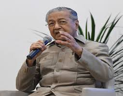 Jenis kemiskinan ini adalah bentuk kemiskinan dimana seseorang/ keluarga memiliki penghasilan di bawah standar kelayakan atau di bawah garis kemiskinan. Kajian Semula Pendapatan Garis Kemiskinan Telah Dimulakan Dr Mahathir Malaysia Aktif