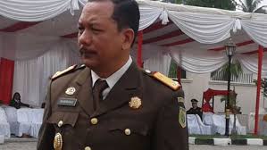Dan harus dibawa ke jakarta, tidak boleh ke tempat lain. Kejaksaan Bersama Polisi Kpk Dan Interpol Terus Buru Adelin Lis Gosumut Com