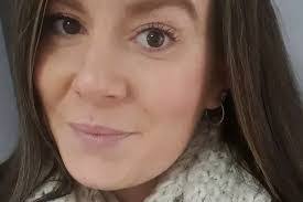 Suzanne Irons's Instagram, Twitter & Facebook