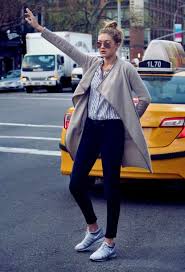 Os 5 itens que a gigi hadid não vive sem » steal the look. Steal Her Style Gigi Hadid Kate Waterhouse