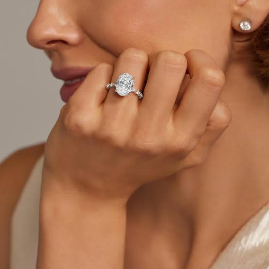 Your Guide to Buying Platinum Engagement Rings | WedMeGood
