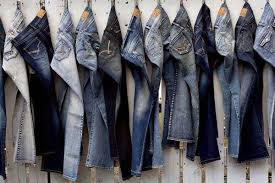 S (ld 100, panjang baju 140) ; Padu Padan Celana Jeans Pria Untuk Acara Formal Dan Santai Lifestyle Bisnis Com