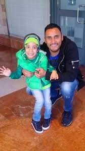 Keylor Navas Invited This Child With Cerebral Paralysis To Visit Real Madrid S Training Facilities 25 2 16 Softball Training Baseball Training Soccer Players