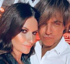 Laura pausini amore immenso per te. Laura Pausini Festeggia 16 Anni D Amore Con Paolo Carta People