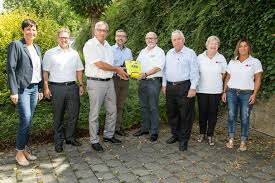 Over the time it has been ranked as high as 464 699 in the world, while most of its traffic comes from germany, where it reached as high as 24 596. Levo Bank Spendet Defibrillator An Drk Humes Hierscheid Und First Responder Humes Saar Regional De