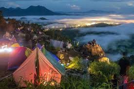 Rumah yang berupa sebuah replika dari rumah adat yang berasal dari suku dayak, kalimantan barat ini menjadi sebuah pemandangan objek wisata yang tak kalah menarik dari tempat lainnya. 23 Objek Wisata Pontianak Kalimantan Barat Terpopuler Tokopedia Blog