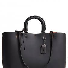 Dongker, hitam, maroonmohon di baca kode : 7 Tipe Dan 13 Pilihan Tas Warna Hitam Yang Simple Nan Cantik