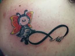 Die tattoos mit linien, die die bestimmten motive kreieren, oder die einfachen symbole wie unendlichkeitszeichen, nummer oder buchstabe sind heute total beliebt und trendy. Veronika88 Unendlichkeitssymbol Mit Name Tattoos Von Tattoo Bewertung De