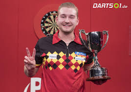 Dimitri van den bergh wins 2020 betfred world matchplay jul 26 2020. Dimitri Van Den Bergh Dartspieler Portraits Bei Darts 1