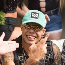 Listen to MC WM, MC Leléto E MCs Jhowzinho E Kadinho