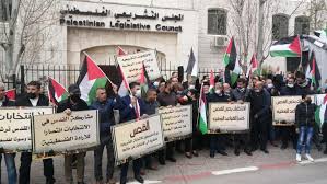 أعلنت سرايا القدس التابعة لحركة الجهاد الإسلامي الفلسطينية مسؤوليتها عن استهداف وإصابة جيب إسرائيلي شرقي قطاع غزة بصاروخ موجه طراز كورنيت. Ù…ØµØ§Ø¯Ø± Ø¥Ø³Ø±Ø§Ø¦ÙŠÙ„ÙŠØ© Ø¹Ø¨Ø§Ø³ Ø¹Ù„Ù‰ ÙˆØ´Ùƒ ØªØ£Ø¬ÙŠÙ„ Ø§Ù„Ø§Ù†ØªØ®Ø§Ø¨Ø§Øª Ø®ÙˆÙØ§ Ù…Ù† ÙÙˆØ² Ø­Ù…Ø§Ø³