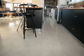 Differences between microcement and polished cement (trowelled concrete) for paving in terms of components. Colour Cement Flooring Screed Flooring South Africa