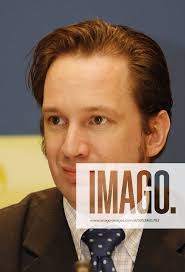 Dr. Michael Borchard während einer Pressekonferenz des Unternehmens Sinus  Sociovision in