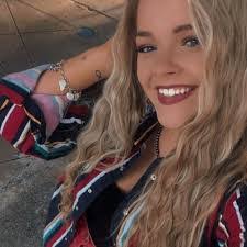 Hannah Dillard's Instagram, Twitter & Facebook