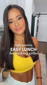 Daniela Scarpa's Instagram, Twitter & Facebook