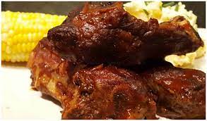 Put sliced onion and pepper over and black pepper, salt if desired, pour bbq sauce and water over ribs. Oven Baked Bbq Beef Ribs Julias Simply Southern
