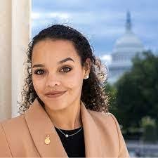 Delaney Downard's Instagram, Twitter & Facebook