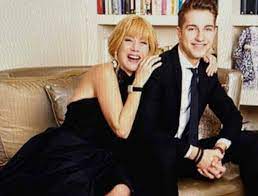 Nancy brilli e roy de vita nel 2014 con i figli, francesco (a destra), 18, nato dal matrimonio dell'attrice con luca manfredi, e andrea (a sinistra), 18, figlio del chirurgo e dell'ex moglie gloria fegiz. Nancy Brilli Mamma Moderna Mi Basta Che Mio Figlio Sia Felice Foto