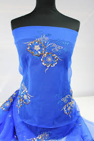 Ich habe insgesamt 4 yards von diesem land blauen stoff. Crepe Georgette Stoff Mit Pailletten Floral Meterware Blau Gold