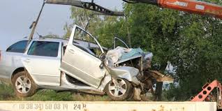 Kommt der lkw bei einem unfall von der straße ab, werden zur bergung meist schwere geräte benötigt. Autounfall Was Ihnen Als Unfallopfer Alles Zusteht Focus Online
