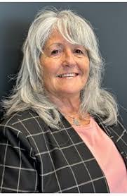 Lisa Ballew's Instagram, Twitter & Facebook