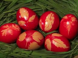 Ouă de paști cu tehnica șervețelului. Oua Rosii Decorate Cu Frunze 10 Idei Creative De Pus In Practica Cand Vopsesti Ouale De Paste Video