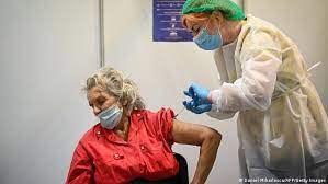 Majoritatea celor 22 de cazuri de. Spotmedia Tulpina Delta Poate Trece De ProtecÈ›ia DatÄƒ De O DozÄƒ De Vaccin Dar Cei ImunizaÈ›i Rareori Fac Forme Grave De BoalÄƒ Romania Dw 29 06 2021