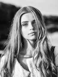 Maria Lark's Instagram, Twitter & Facebook