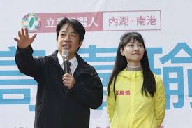 Jul 25, 2021 · 范雲（1968年7月9日 － ），中華民國 政治人物，現任民主進步黨籍立法委員、立法院民進黨團副書記長、國立台灣大學社會學系副教授，亦為知名社會學者、台灣獨立運動人士，新北市 淡水區人，曾任中華民國無任所大使、前社會民主黨召集人、臺大學生會第2任會長、《臺大學生報》發行人. æ–°èž å¹•å¾Œ èŠè±¬è¡¨æ±ºé«˜å˜‰ç'œæ„å¤–æ²'è·'ç¥¨ è³´æ¸…å¾·å‡ºé¦¬å‹¸ä½ è‡ªèµ°ç ² Mo Ptt é„‰å…¬æ‰€