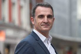 Le maire de grenoble, éric piolle, est entendu depuis mardi matin sous le régime de la garde à vue à valence (drôme) dans le cadre d'une enquête pour des soupçons de favoritisme dans l'attribution d'un marché public, a appris l'afp de source proche du dossier, confirmant une information relayée par. Elysee Elections Regionales Environnement Securite Et Cannabis Eric Piolle Est L Invite De France 3 Alpes
